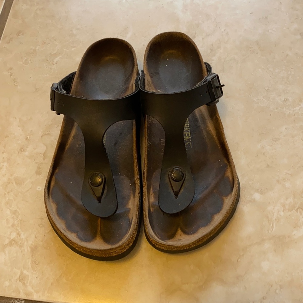 Birkenstock’s Gizeh Sandals
